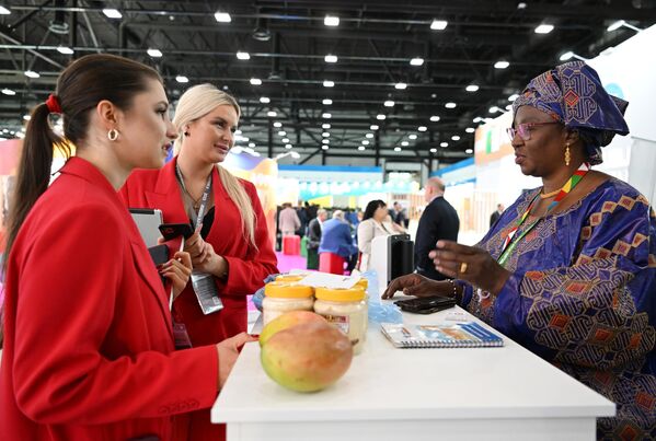 Participantes en la Cumbre Rusia-África en el Centro de Convenciones y Exposiciones ExpoForum de San Petersburgo. - Sputnik Mundo