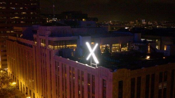 Retiran la X gigante de la sede de Twitter en San Francisco tras quejas  - Sputnik Mundo