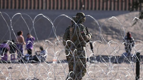La Guardia Nacional de Texas, en EEUU, en la frontera con México - Sputnik Mundo