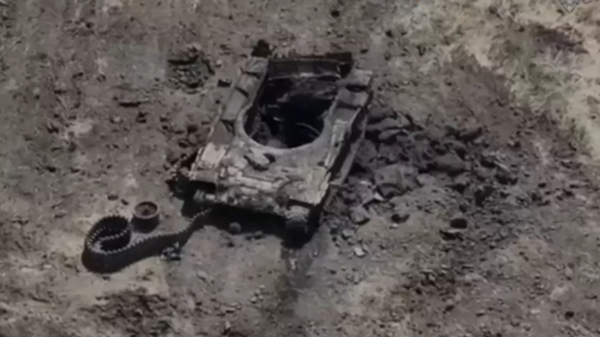 Un tanque ucraniano destruido durante el intento de la contraofensiva de Kiev - Sputnik Mundo