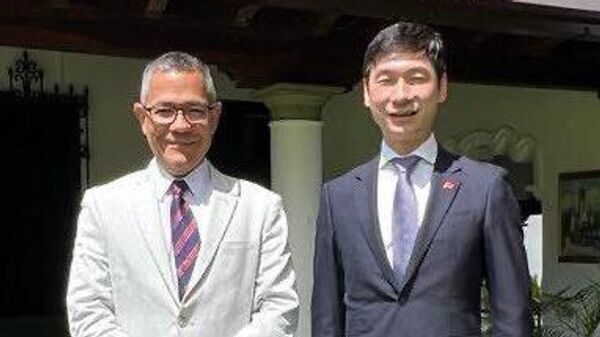 El ministro de Cultura de Venezuela, Ernesto Villegas, y el embajador de la República Popular China en Venezuela, Lan Hu - Sputnik Mundo