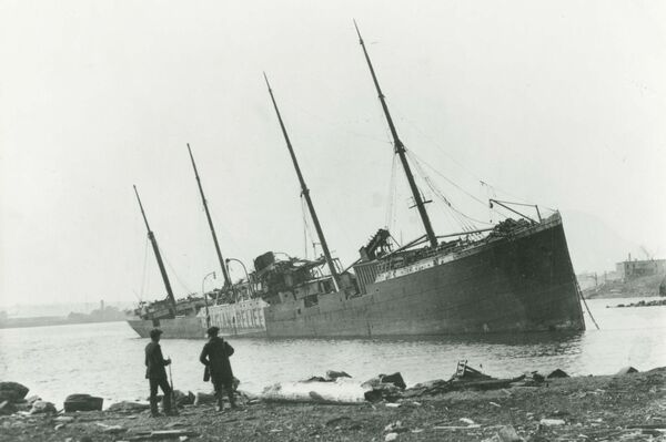 El buque noruego Imo encallado en la costa de Dartmouth, tras la explosión de Halifax, 6 de diciembre de 1917. - Sputnik Mundo
