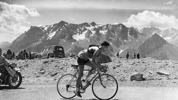 El primer ciclista español, Federico Martín Bahamontes (archivo) - Sputnik Mundo