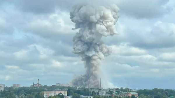Una fuerte explosión sacude una planta óptica cerca de Moscú  - Sputnik Mundo