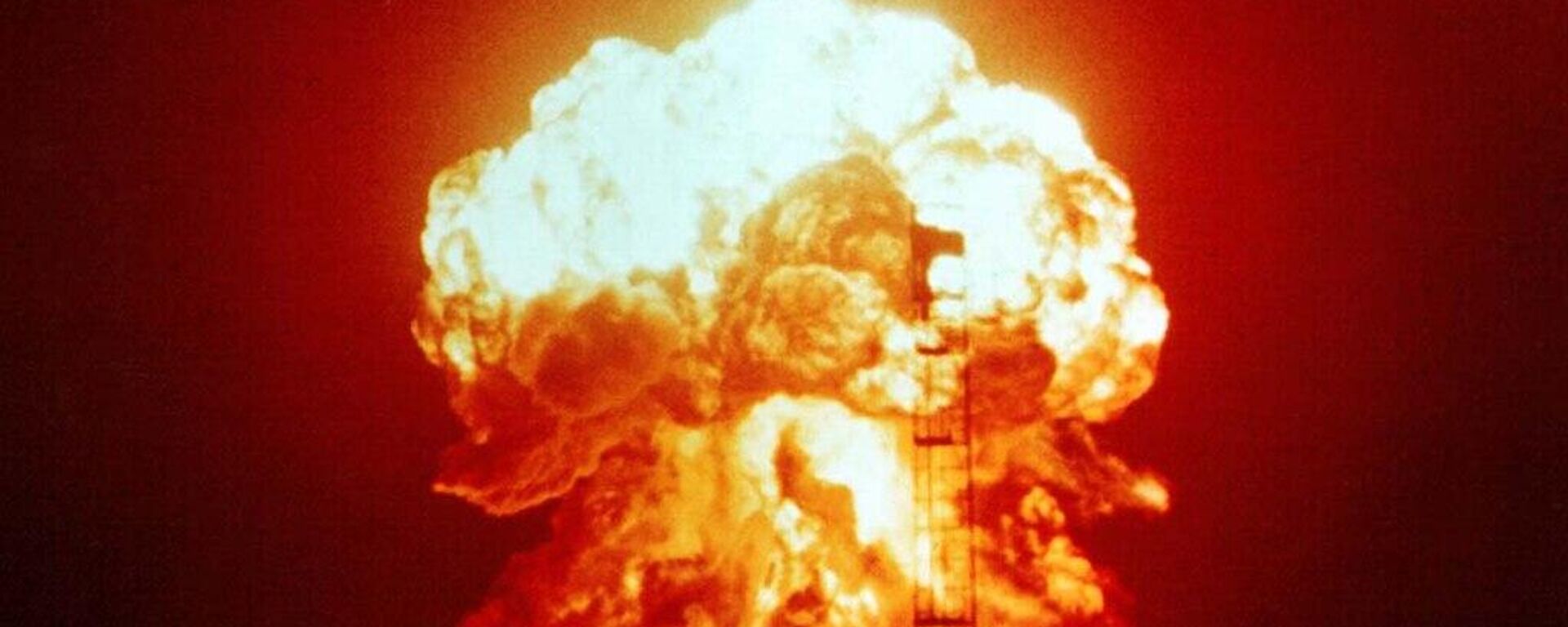 Explosión nuclear (imagen referencial)  - Sputnik Mundo, 1920, 05.02.2024