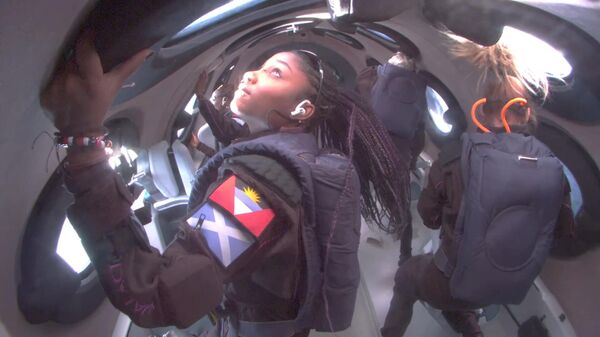 Anastatia Myers, una de los turistas, en el vehículo de Virgin Galactic, el 10 de agosto de 2023  - Sputnik Mundo