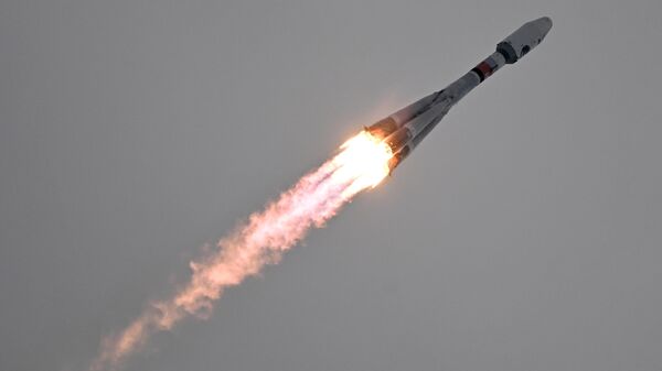 El vehículo de lanzamiento Soyuz-2.1b con la estación Luna-25 despega desde el cosmódromo de Vostochni, Rusia - Sputnik Mundo