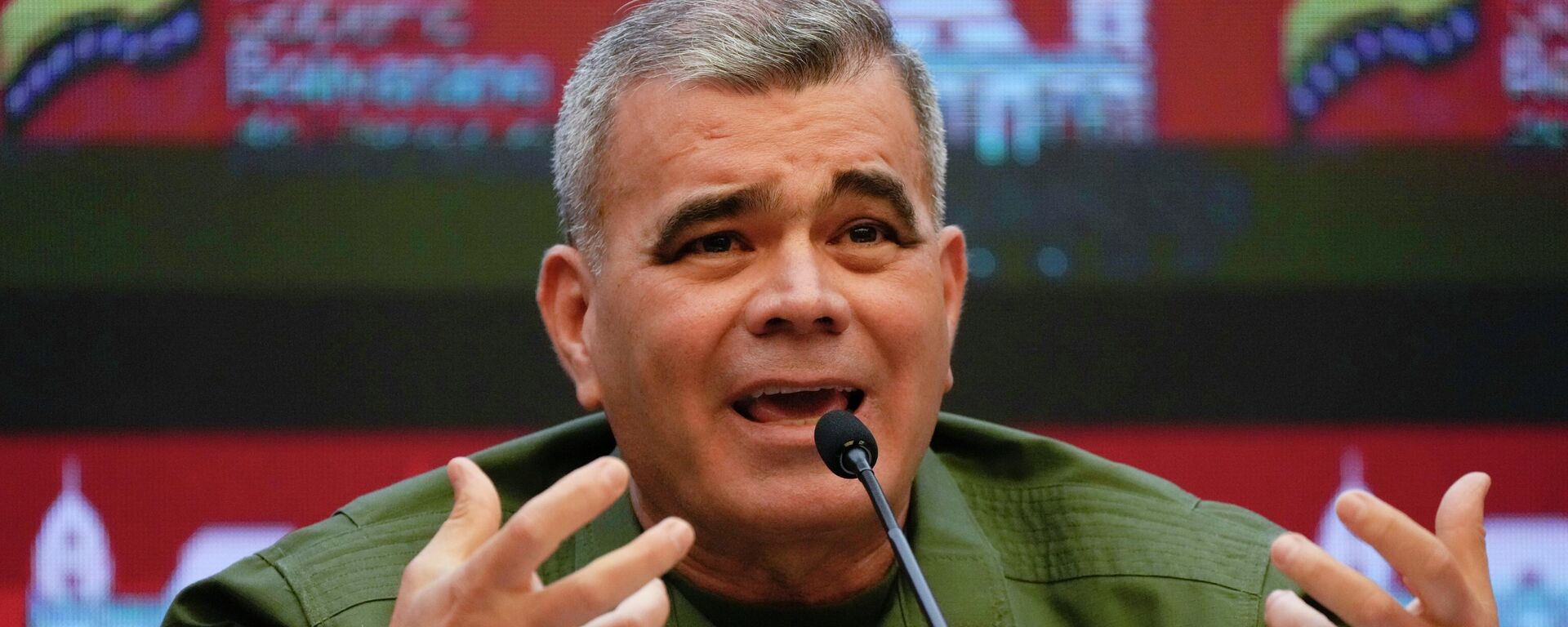 Vladimir Padrino López, el ministro de Defensa venezolano, ofrece una rueda de prensa sobre las operaciones contra las bandas de narcotraficantes, Caracas, Venezuela, el 11 de febrero de 2022 - Sputnik Mundo, 1920, 15.08.2023
