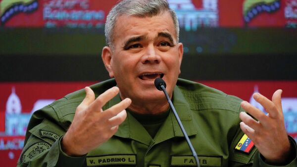 Vladimir Padrino López, el ministro de Defensa venezolano, ofrece una rueda de prensa sobre las operaciones contra las bandas de narcotraficantes, en el palacio presidencial de Miraflores en Caracas, Venezuela, el 11 de febrero de 2022. - Sputnik Mundo