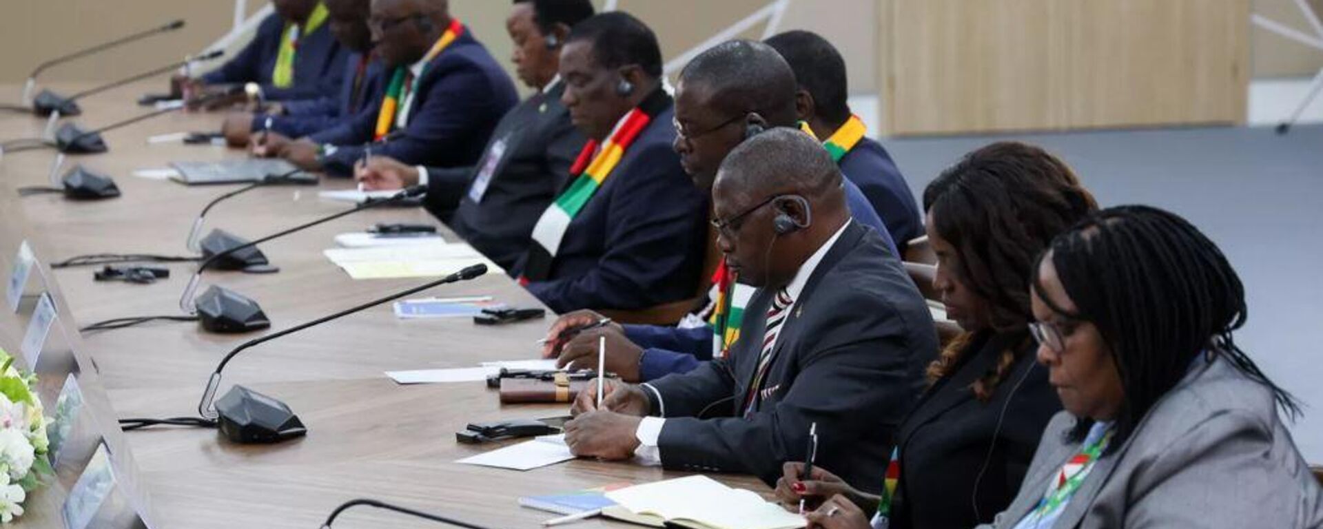 Delegación de Zimbabue durante la segunda cumbre Rusia-África en San Petersburgo, Rusia, en julio de 2023 - Sputnik Mundo, 1920, 16.08.2023