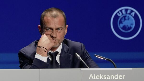 Alexander Ceferin, el presidente de la Unión de Federaciones Europeas de Fútbol (UEFA), escucha preguntas durante una rueda de prensa, el 5 de abril de 2023  - Sputnik Mundo
