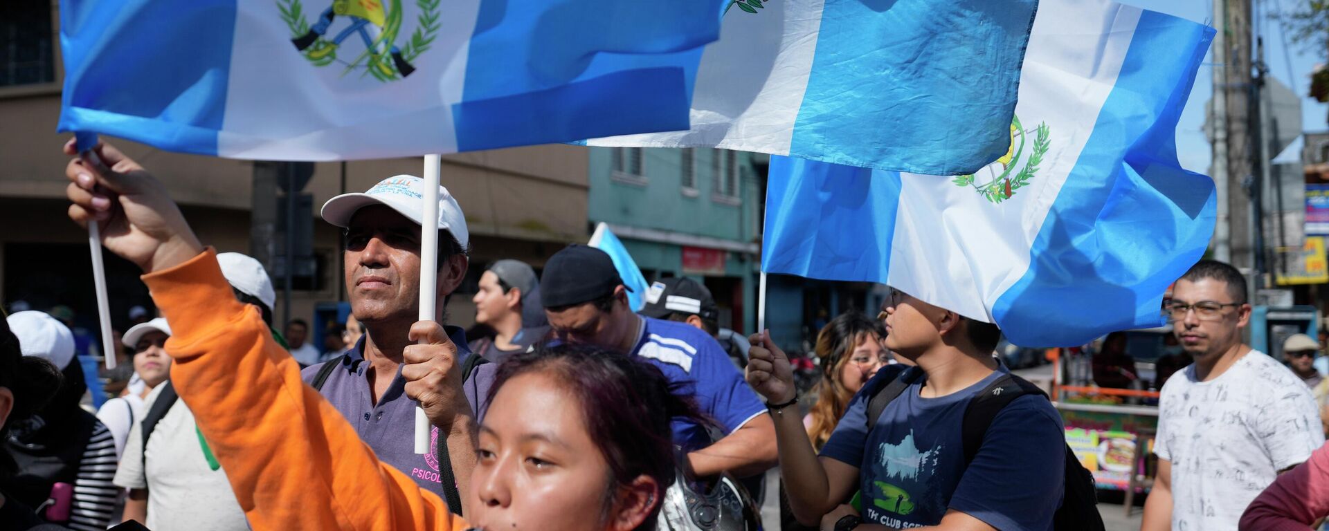 Manifestantes protestan frente al edificio de la Fiscalía General de Guatemala, en Ciudad de Guatemala, el 13 de julio de 2023  - Sputnik Mundo, 1920, 18.08.2023
