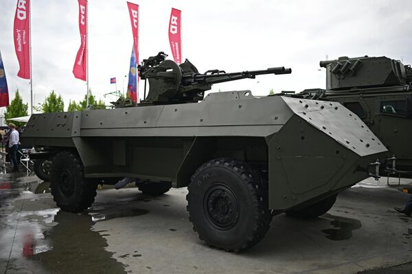 El vehículo blindado no tripulado Zubilo está diseñado para apoyar a las unidades de asalto, aportar munición, transportar carga y heridos, así como recargar radios y drones. - Sputnik Mundo