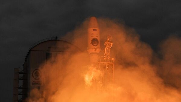 El vehículo de lanzamiento Soyuz-2.1b con la estación Luna-25 despega desde el cosmódromo de Vostochni, Rusia - Sputnik Mundo