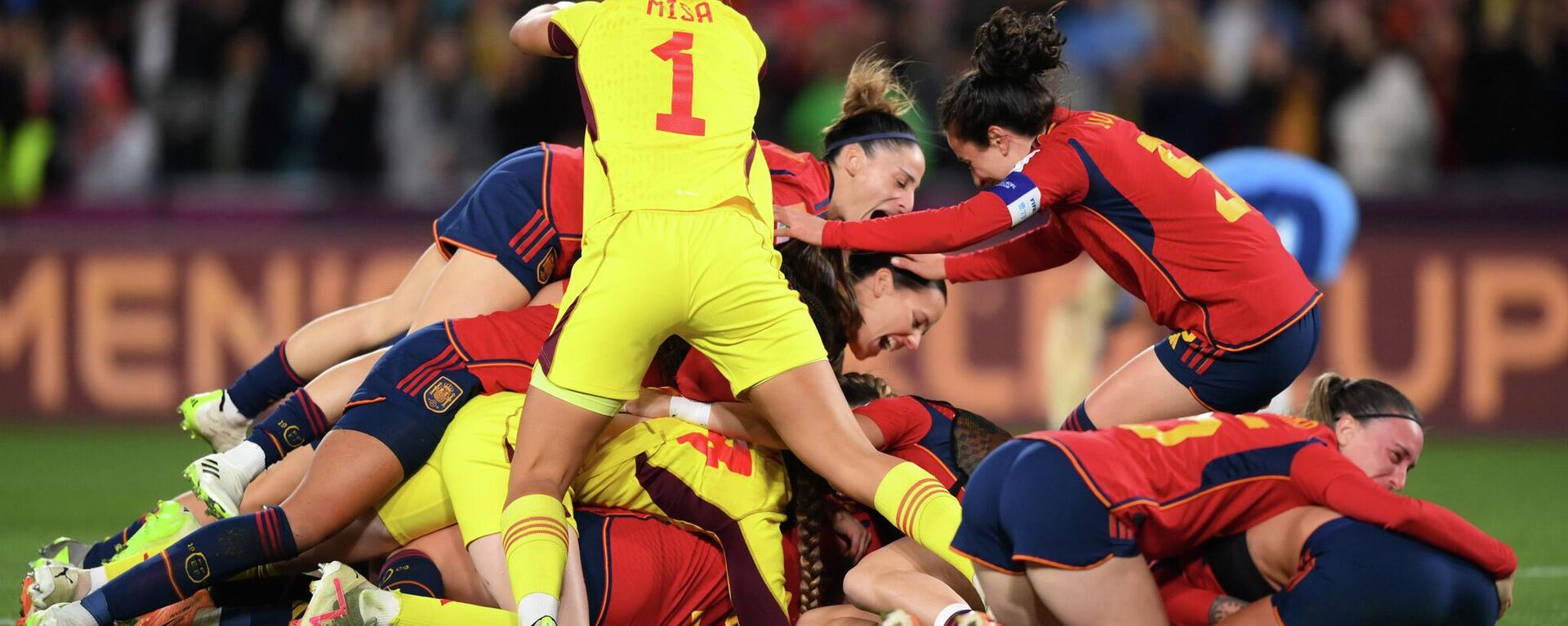 La selección femenina de fútbol española celebrando su victoria en la Copa Femenina de la FIFA 2023 - Sputnik Mundo, 1920, 15.12.2023