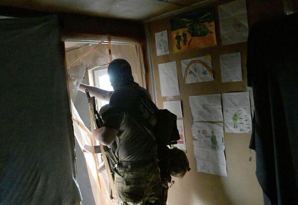 Los miembros de los equipos de fuego de apoyo suelen enfrentarse contra las tropas ucranianas en situaciones anómalas cuando evacuan a sus compañeros del terreno, así como durante la evacuación de civiles de la primera línea de defensa. - Sputnik Mundo