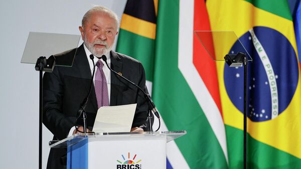 Luiz Inacio Lula da Silva, presidente de Brasil, habla durante la Cumbre de los BRICS de 2023, el 22 de agosto de 2023 - Sputnik Mundo