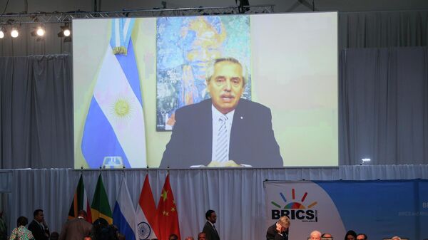 El presidente argentino, Alberto Fernández, habla en videoconferencia durante la cumbre de los BRICS en Sudáfrica - Sputnik Mundo