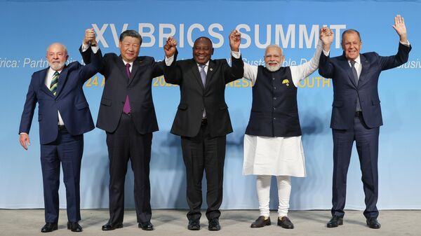 Ceremonia de fotografía de los jefes de delegaciones de los países miembros del bloque BRICS en Johannesburgo - Sputnik Mundo
