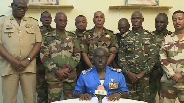 El coronel mayor Amadou Abdramane durante una declaración televisada.  - Sputnik Mundo