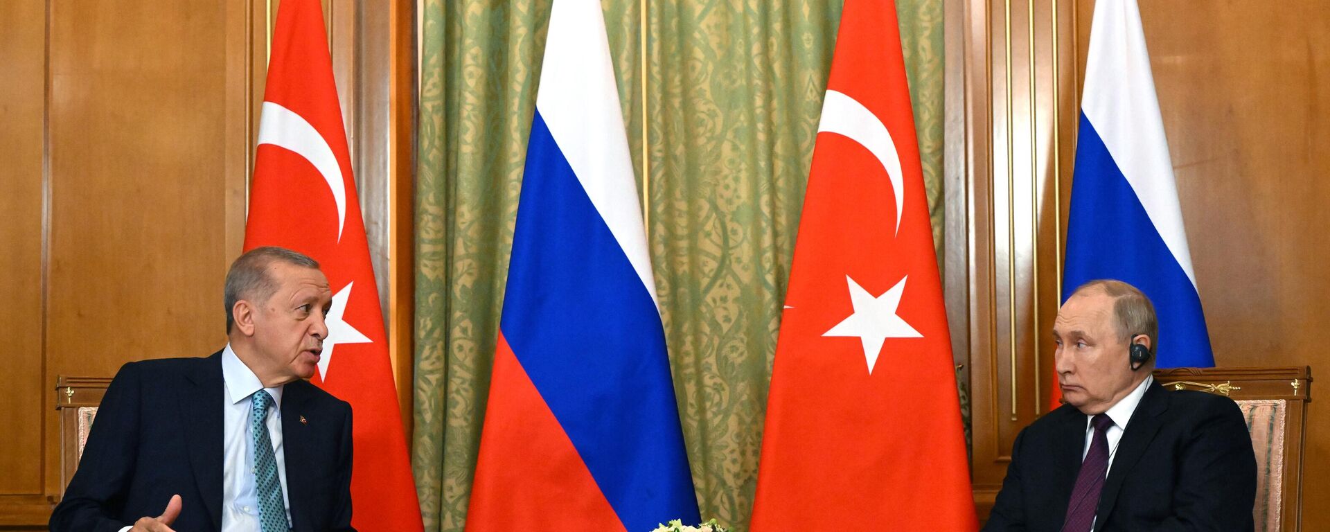 El presidente de Turquía, Recep Tayyip Erdogan, en una reunión con su par ruso, Vladímir Putin - Sputnik Mundo, 1920, 04.09.2023