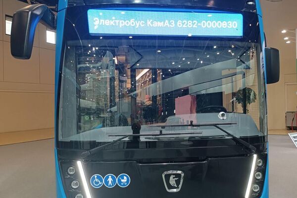 Autobús eléctrico Kamaz-6282 ONC - Sputnik Mundo