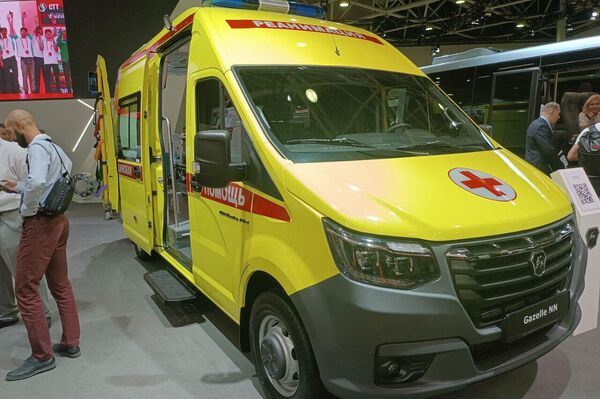 Modelo Gazelle NN en su variante ambulancia de la marca GAZ - Sputnik Mundo