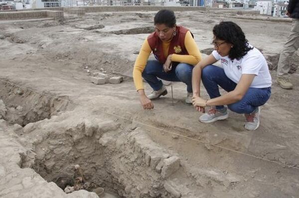 Arqueólogos hallan entierro de cultura preinca en la ciudad de Lima - Sputnik Mundo