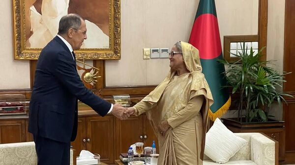El ministro de Exteriores de Rusia, Serguéi Lavrov, con la primera ministra de Bangladés, Sheikh Hasina - Sputnik Mundo