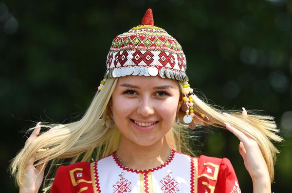 Una participante en la fiesta republicana de la cultura del pueblo chuvash Uyav en la localidad de Aksubayevo, Rusia. - Sputnik Mundo