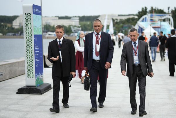 Participantes del Foro Económico Oriental en Vladivostok. - Sputnik Mundo