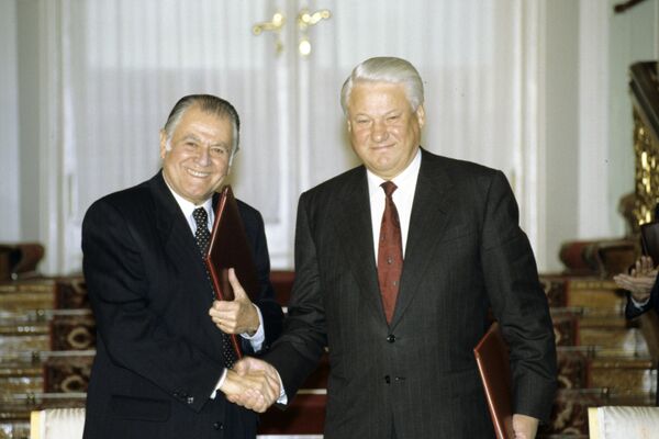 El entonces presidente de Rusia, Borís Yeltsin (dcha.), y su homólogo de Chile, Patricio Aylwin Azocar, de visita oficial en Rusia en 1993. - Sputnik Mundo