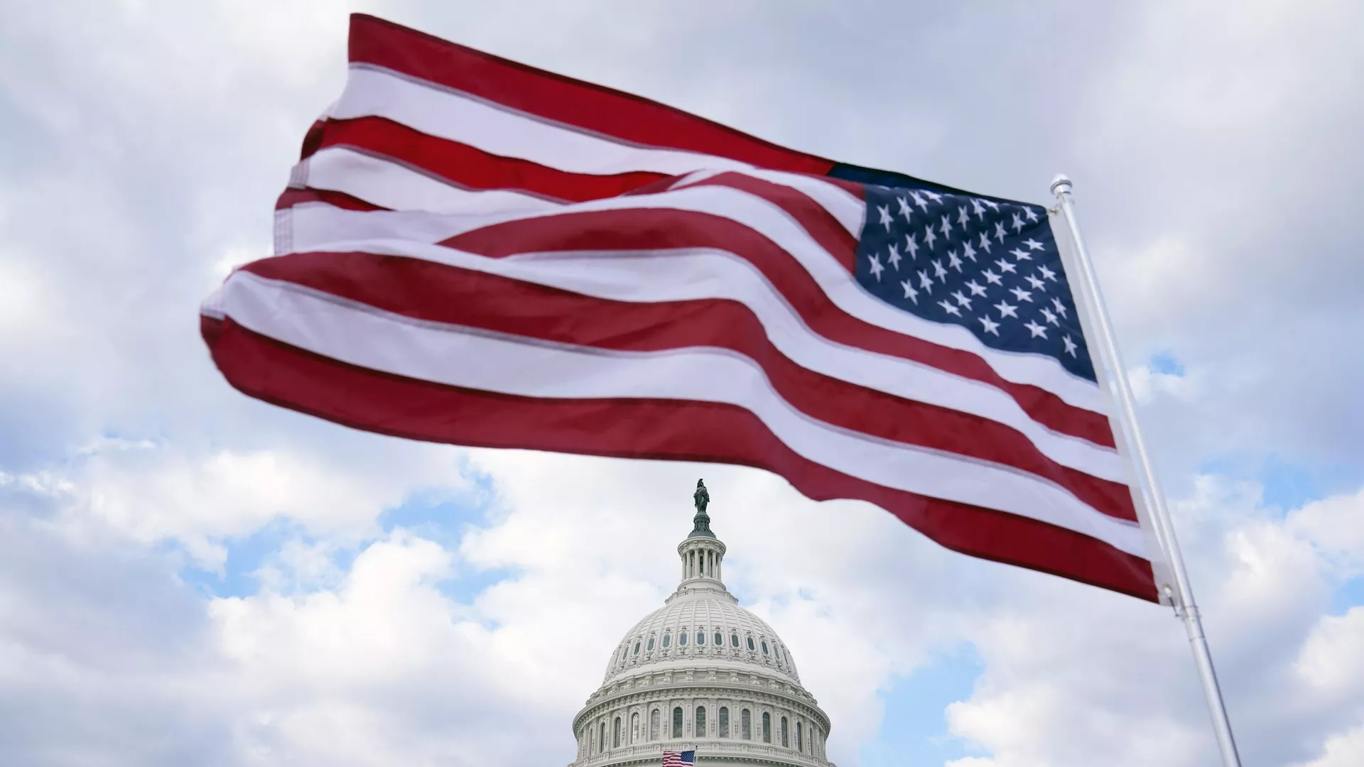 Bandera de EEUU ondea en el Capitolio de Washington, el 6 de febrero de 2023.  - Sputnik Mundo, 1920, 02.08.2024