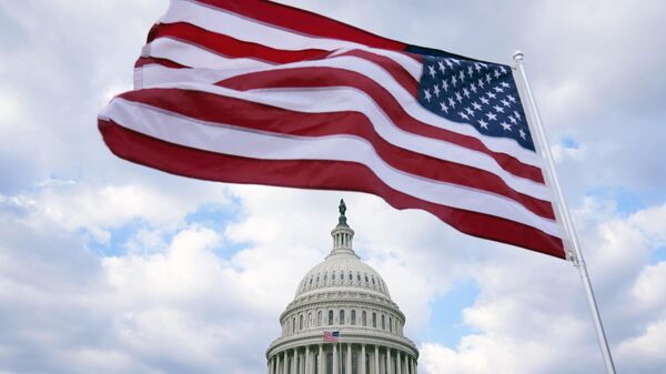 Bandera de EEUU ondea en el Capitolio de Washington, el 6 de febrero de 2023  - Sputnik Mundo