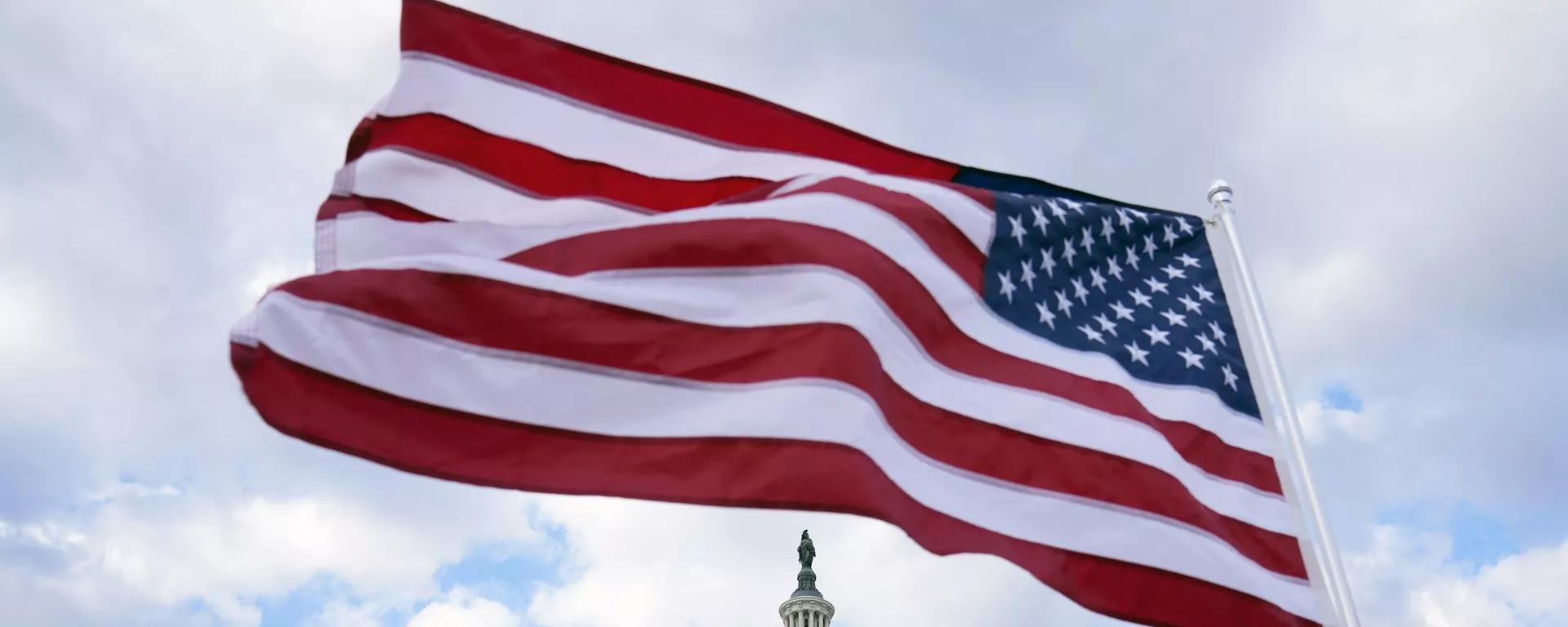 Bandera de EEUU ondea en el Capitolio de Washington, el 6 de febrero de 2023.  - Sputnik Mundo, 1920, 02.08.2024