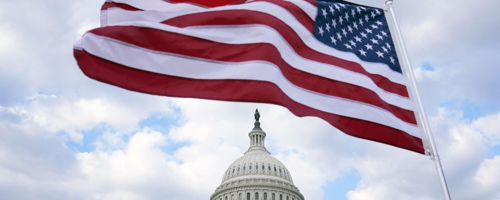 Bandera de EEUU ondea en el Capitolio de Washington, el 6 de febrero de 2023.  - Sputnik Mundo, 1920, 29.03.2024