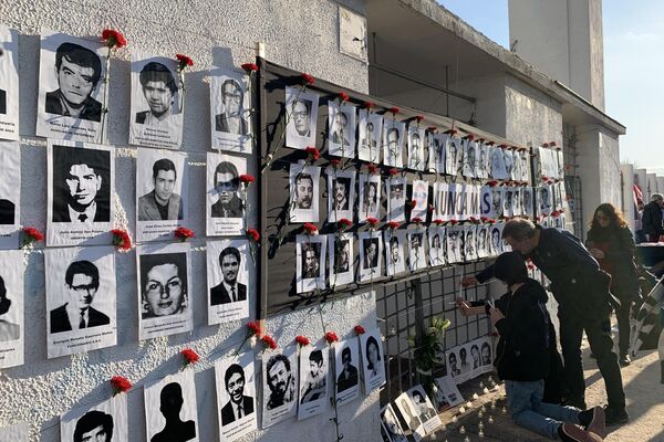 Homenaje a las víctimas de la dictadura de Pinochet en el Estadio Nacional en Santiago - Sputnik Mundo