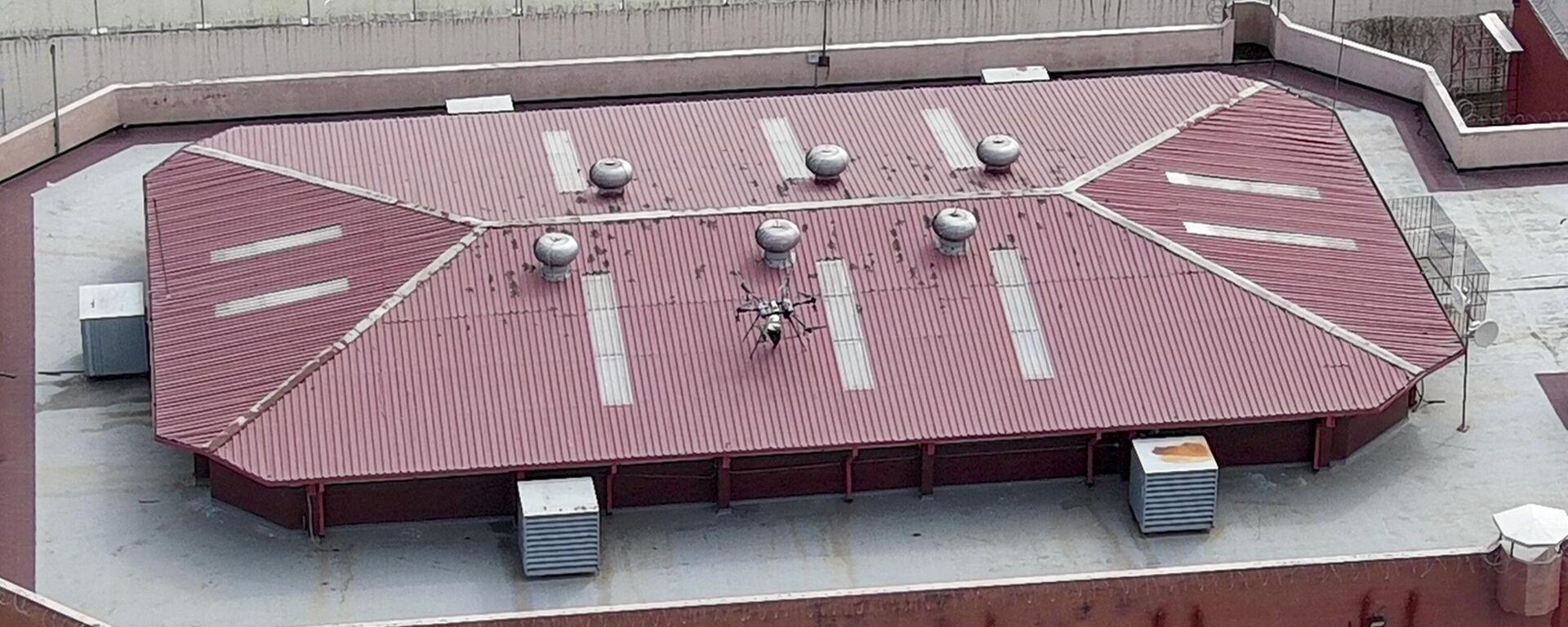 Un dron con explosivos sobre la cárcel La Roca en Guayaquil, Ecuador - Sputnik Mundo, 1920, 20.09.2023