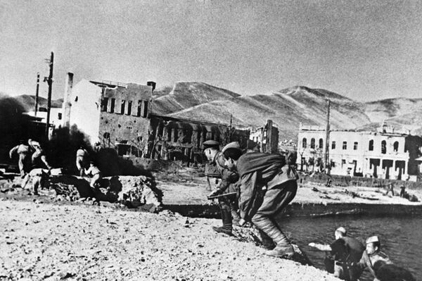 El desembarco de las tropas soviéticas en la zona de la fábrica de cemento de Novorosisk, 1943. - Sputnik Mundo