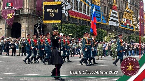Soldados del 154º Regimiento Preobrazhenskiy participaron en un desfile cívico militar con motivo del Día de la Independencia de México. - Sputnik Mundo