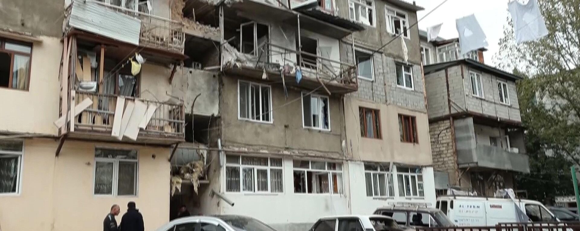 Un edificio de apartamentos residencial dañado en Nagorno Karabaj, Azerbaiyán. - Sputnik Mundo, 1920, 21.09.2023