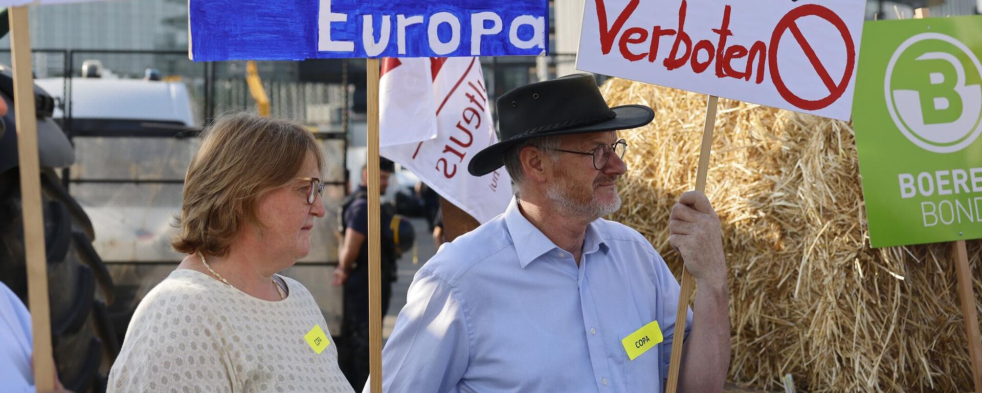 Agricultores alemanes se manifiestan frente al Parlamento Europeo, el 11 de julio de 2023  - Sputnik Mundo, 1920, 19.09.2023