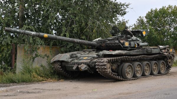 Un tanque T-72 entregado por Polonia a Ucrania - Sputnik Mundo