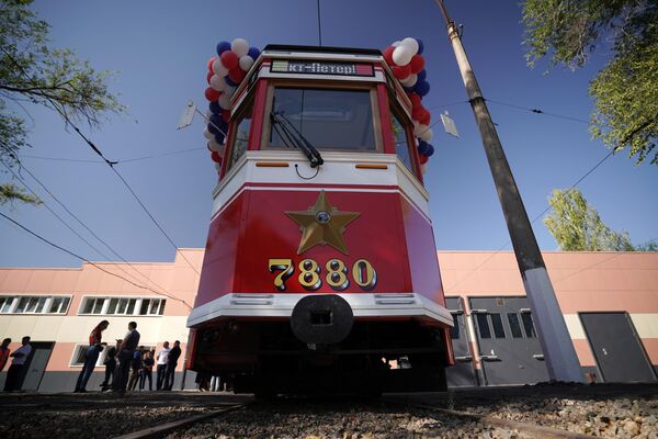 Los tranvías en Mariúpol entraron en servicio el 2 de mayo de 2023. Actualmente, los utilizan decenas de miles de pasajeros cada día. - Sputnik Mundo