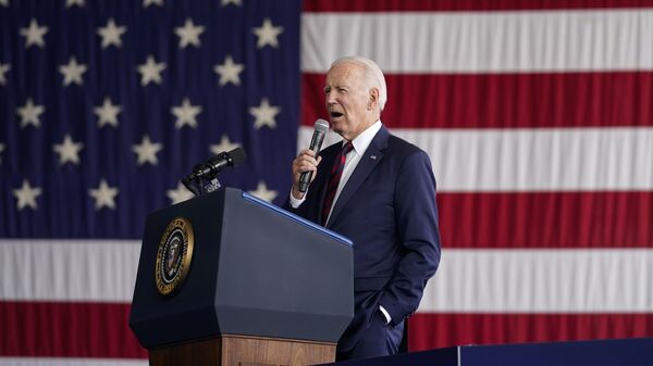 Joe Biden, el presidente estadounidense, habla en la Base Conjunta Elmendorf-Richardson para conmemorar el aniversario de los ataques terroristas del 11 de septiembre, en Anchorage, Alaska, el lunes 11 de septiembre de 2023. - Sputnik Mundo