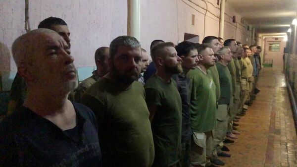 Militares ucranianos rendidos (archivo) - Sputnik Mundo