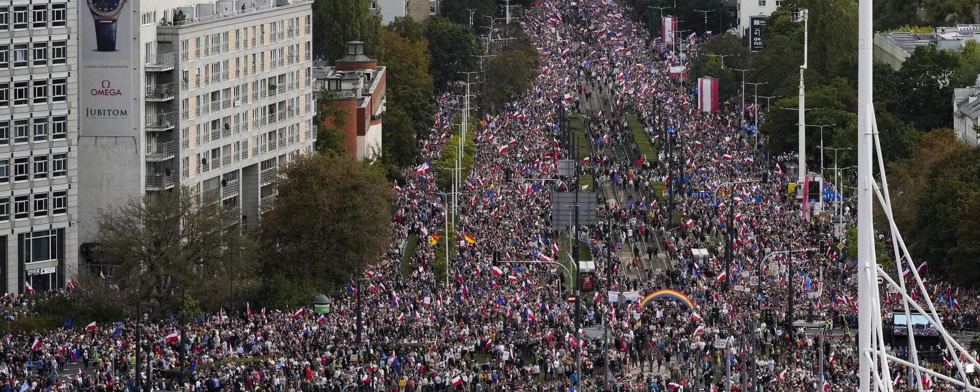 Miles de personas salen a protestar en Varsovia - Sputnik Mundo, 1920, 01.10.2023