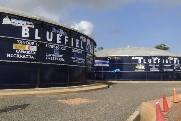 Tanques de almacenamiento de agua potable en Bluefields, Caribe Sur. - Sputnik Mundo