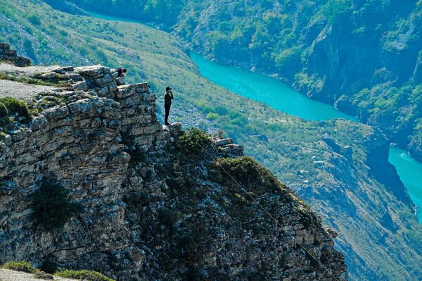 Además de votar por los lugares de interés propuestos, los participantes en la votación podían proponer su propia opción. Y entre las maravillas naturales de Rusia, el más mencionado fue el cañón de Sulak, un monumento natural de Daguestán.En la foto: el cañón Sulak, en Daguestán. - Sputnik Mundo