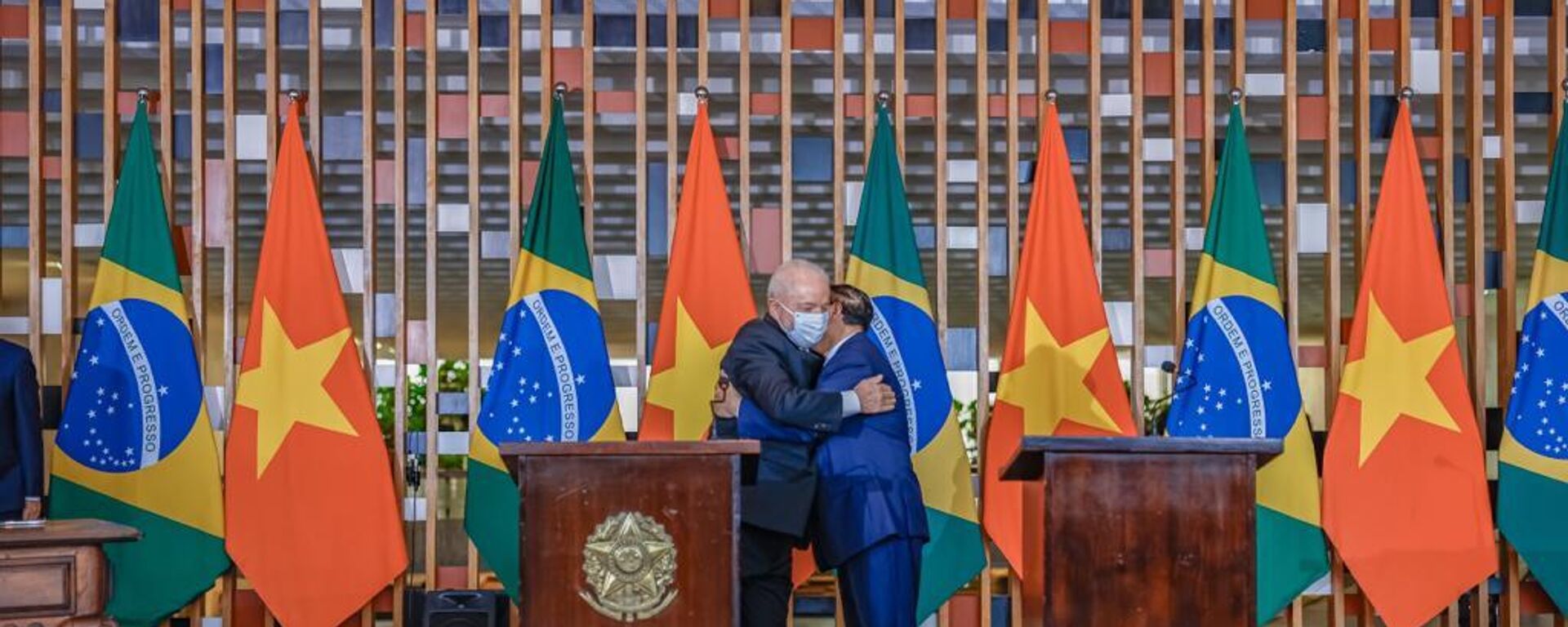 El presidente de Brasil Luiz Inácio Lula da Silva y el primer ministro vietnamita Pham Minh Chinh - Sputnik Mundo, 1920, 06.10.2023